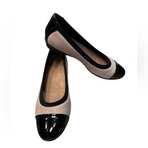 Clarks Unstructured Black Patent and Cream Women's 7.5 Loafers